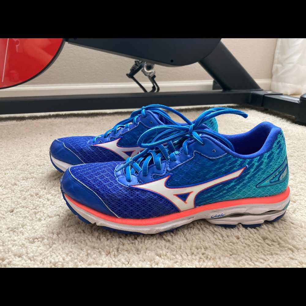 Mizuno Wave Rider 19 Running Shoes